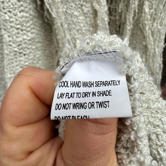 Kivari shaggy sweater Medium 🌸🤩 - Picture 7 of 8